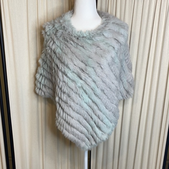 OSFM- FUR GRAY & BLUE FUZZY KINTED PONCHO OR SHRUG - Picture 10 of 11